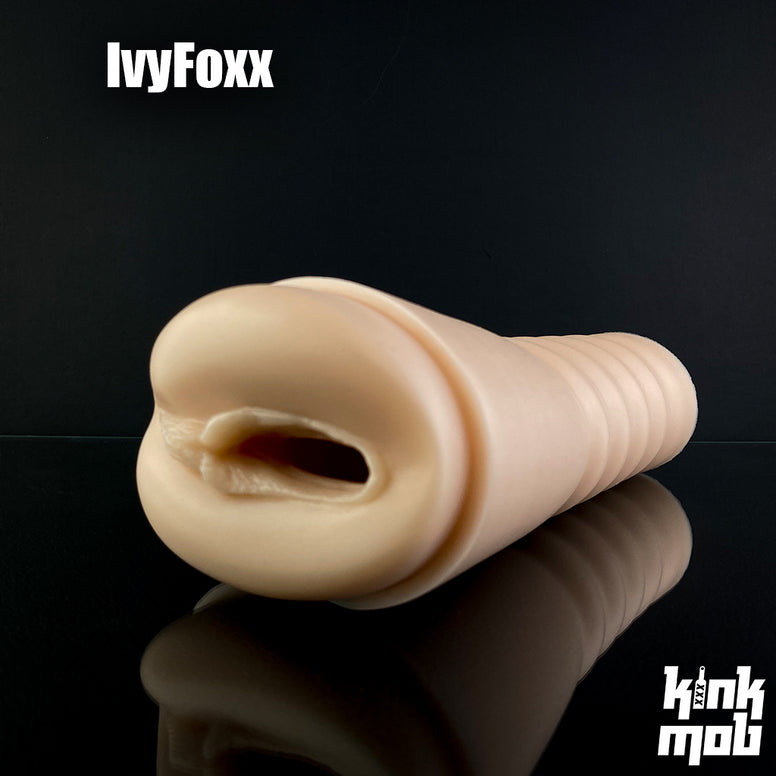 IvyFoxx DeepStroke - Ivy's Pussy